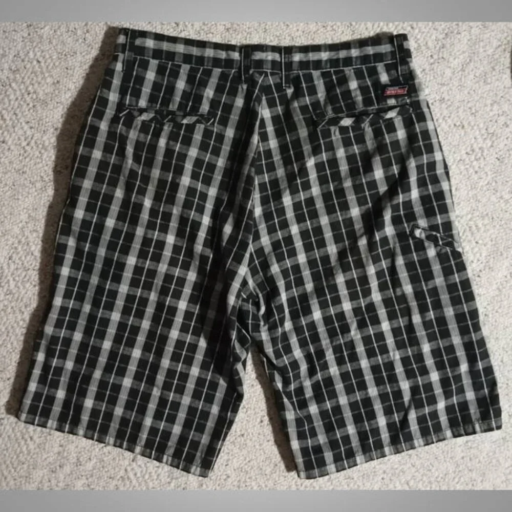 🔥 3/$20 Genuine Dickies shorts men's size 33 - Picture 2 of 5